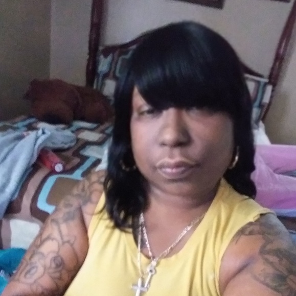 Meet your Posher, Lindette - Picture 1 of 1